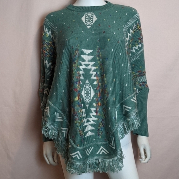 Green Aztec Print Partial Sleeve Fringe Hem Poncho Made in Mexico - Picture 1 of 8